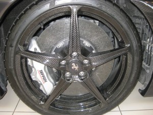 Ferrari Scuderia Spider 16M in Kohlefaser