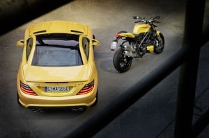 Mercedes-Benz SLK 55 AMG und Ducati Streetfighter 848