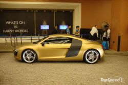 Supersportwagen in Gold getaucht - Audi R8 in Dubai