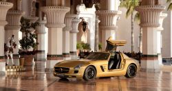 Mercedes SLS AMG in Gold
