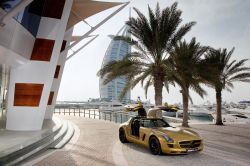 Mercedes SLS AMG in Gold